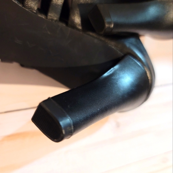 NEW Tahari Black Leather Strappy Sling Back - Picture 4 of 4